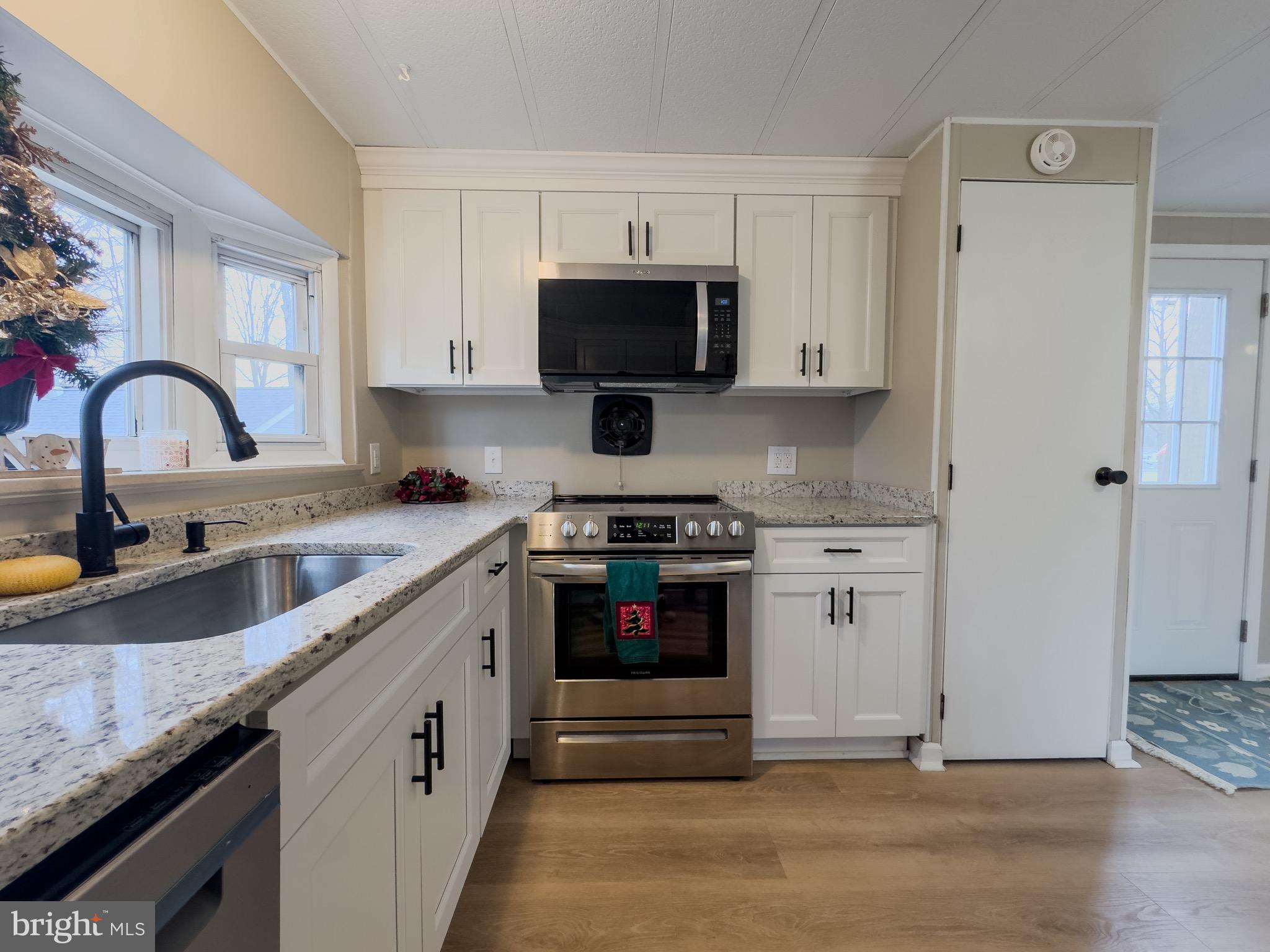 MELODYLAKESCNTRYCLUB - Residential