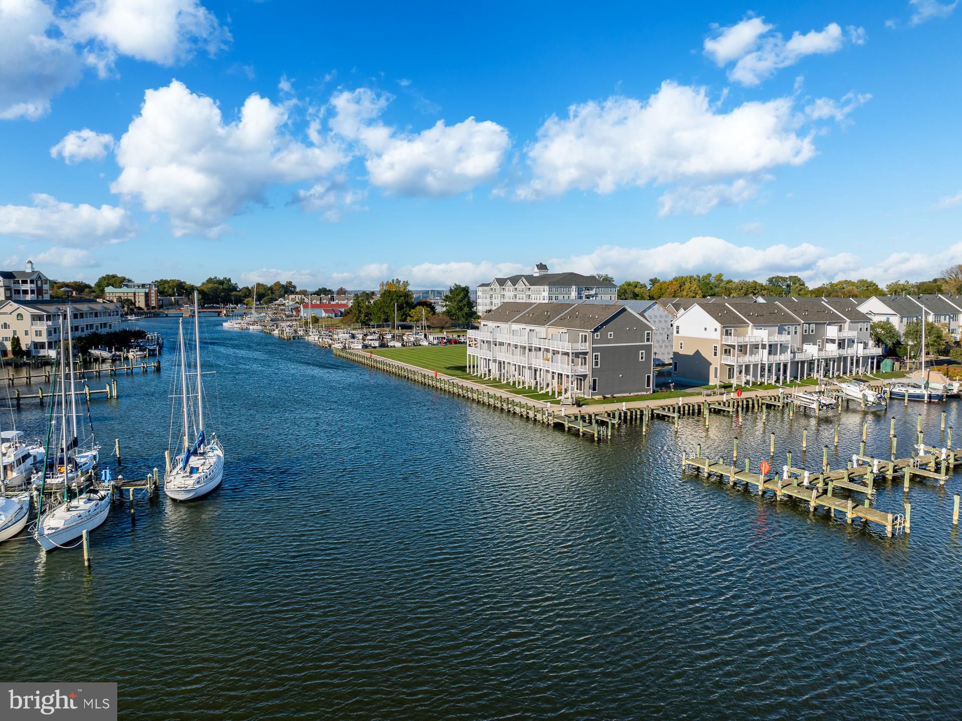 18 RIVERSIDE WHARF