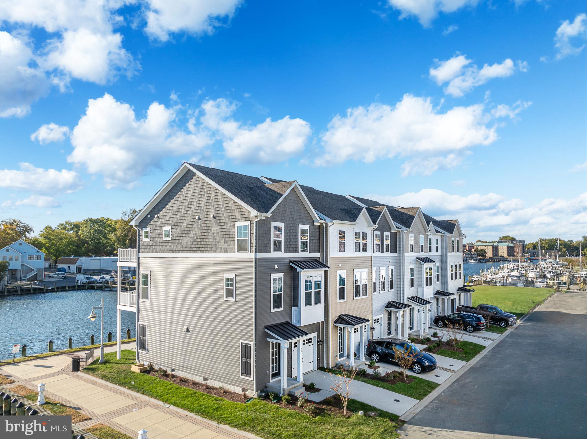 18 RIVERSIDE WHARF