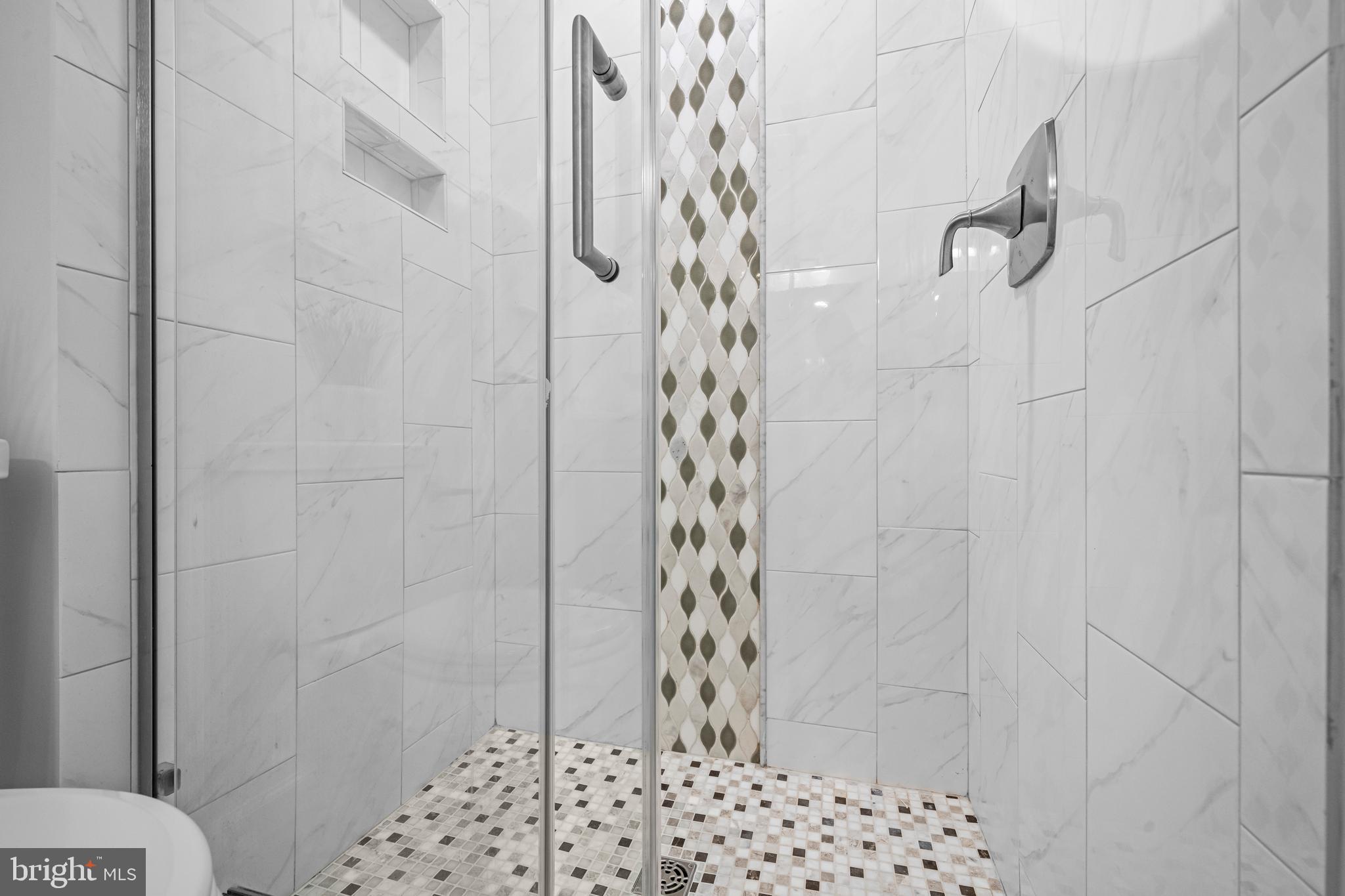 HERITAGE SQUARE - Residential