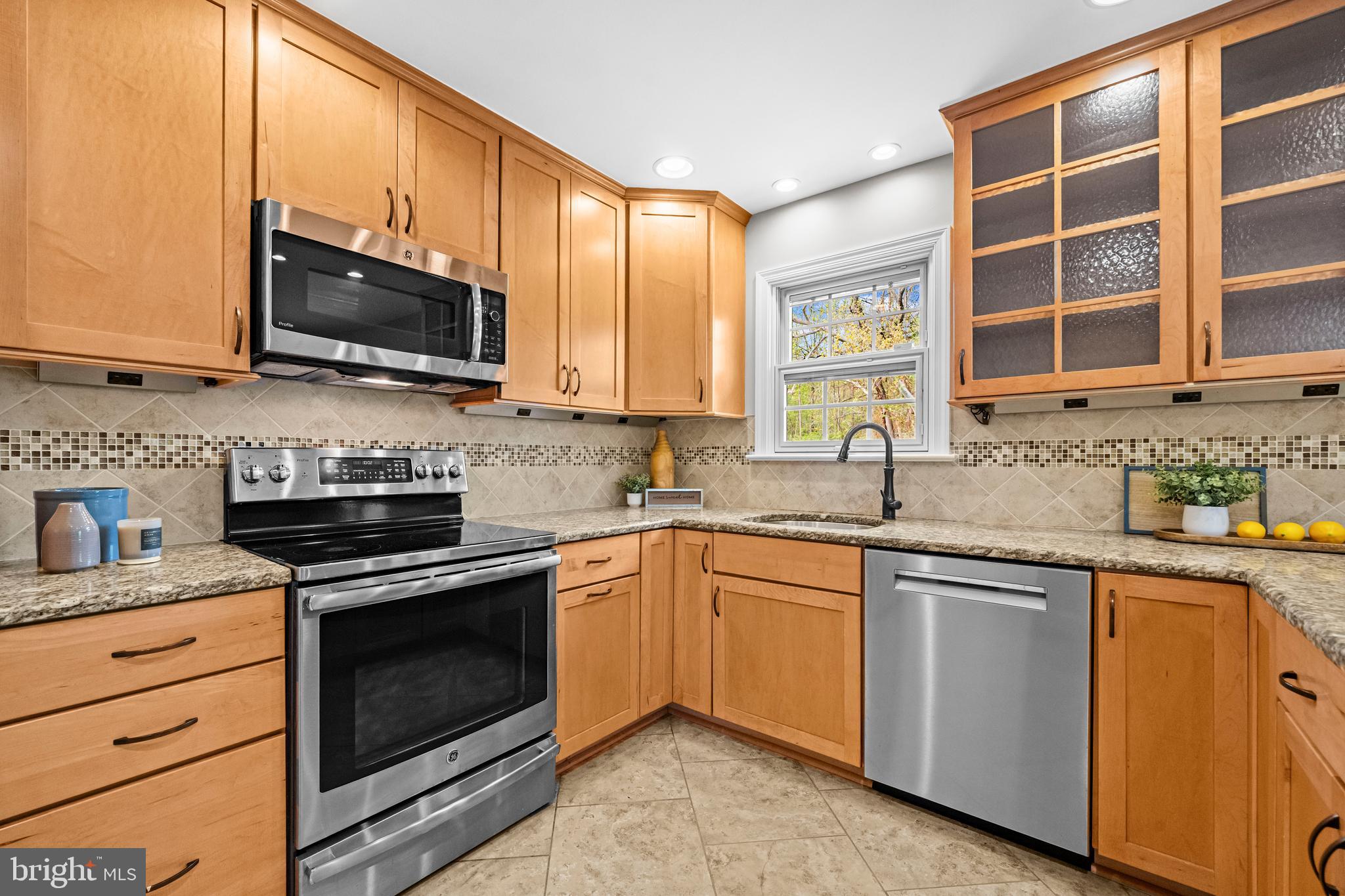 HERITAGE SQUARE - Residential