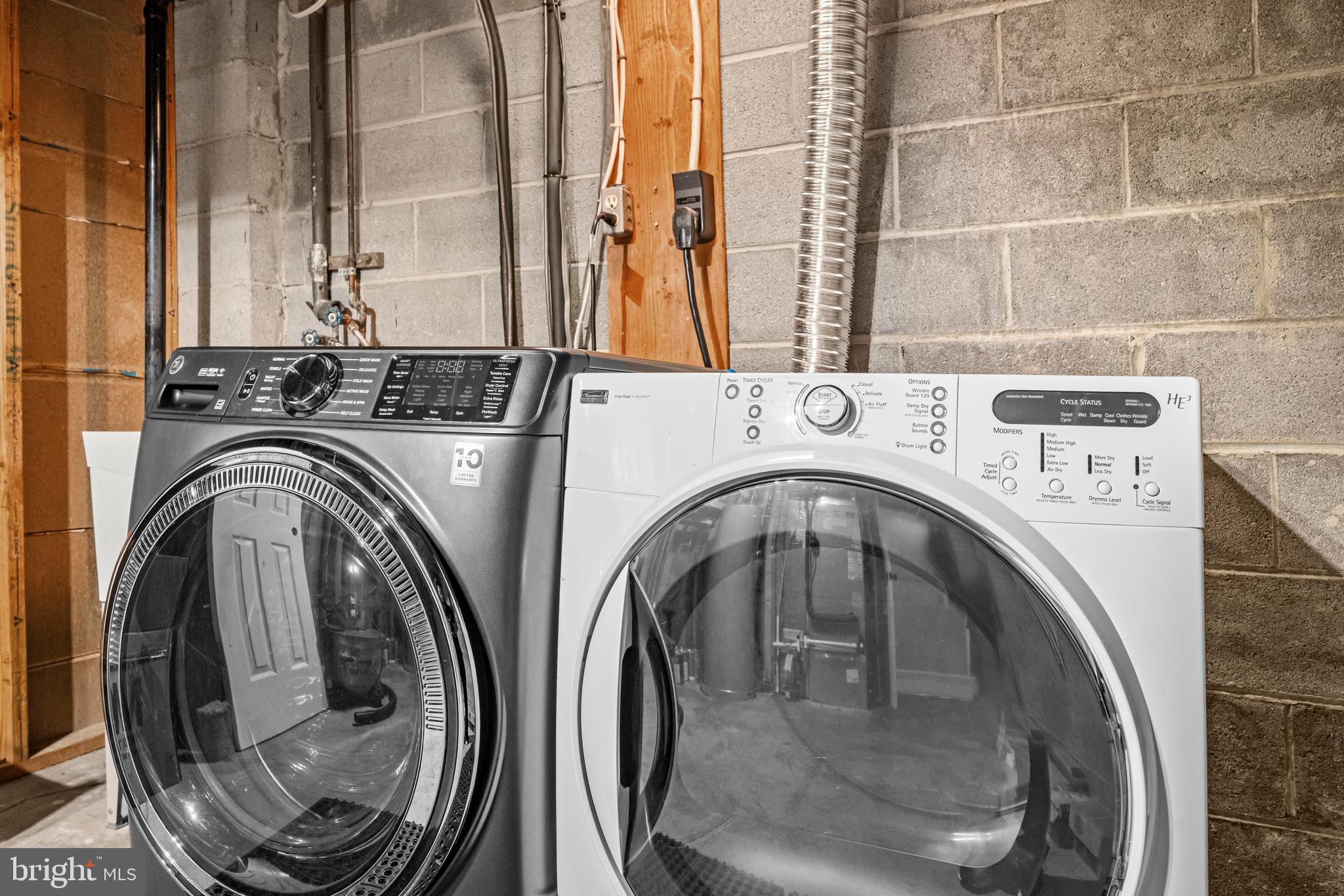 HERITAGE SQUARE - Residential