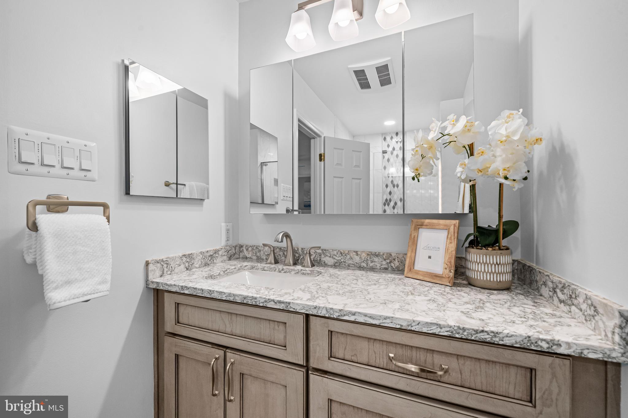 HERITAGE SQUARE - Residential