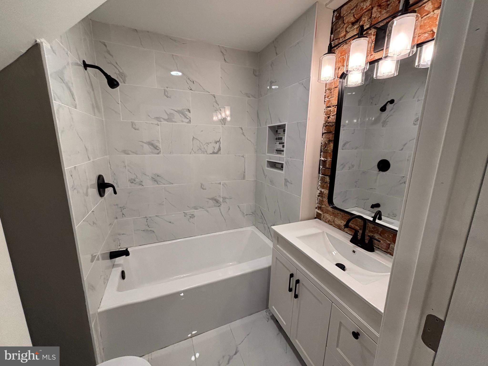 MANAYUNK - Residential Lease