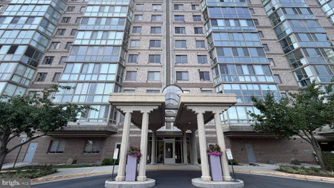 Condo For Sale - 19355 Cypress Ridge Terrace #307<br/> Loudoun County, LEESBURG, VA 20176