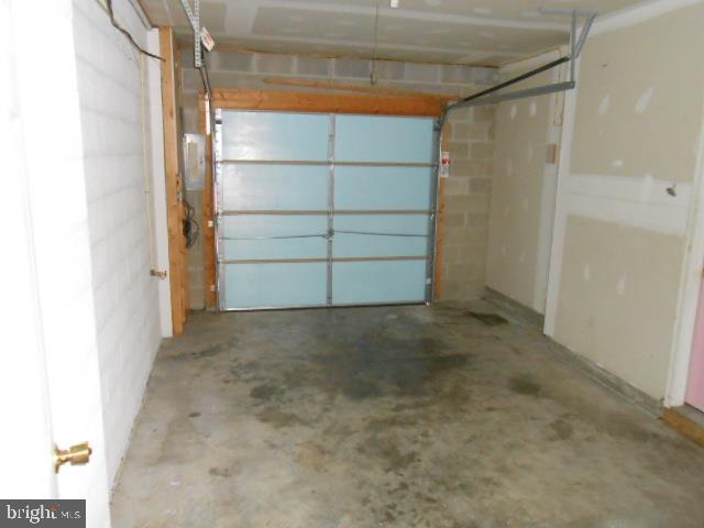 COLONIAL HILLS - Residential