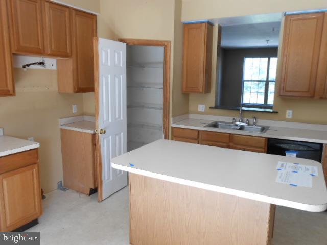 COLONIAL HILLS - Residential