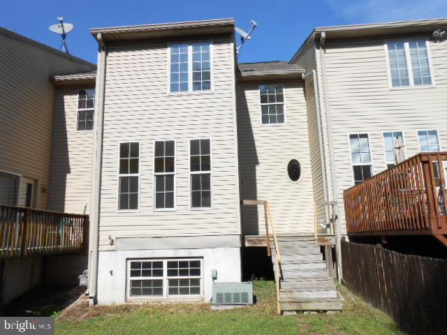 COLONIAL HILLS - Residential