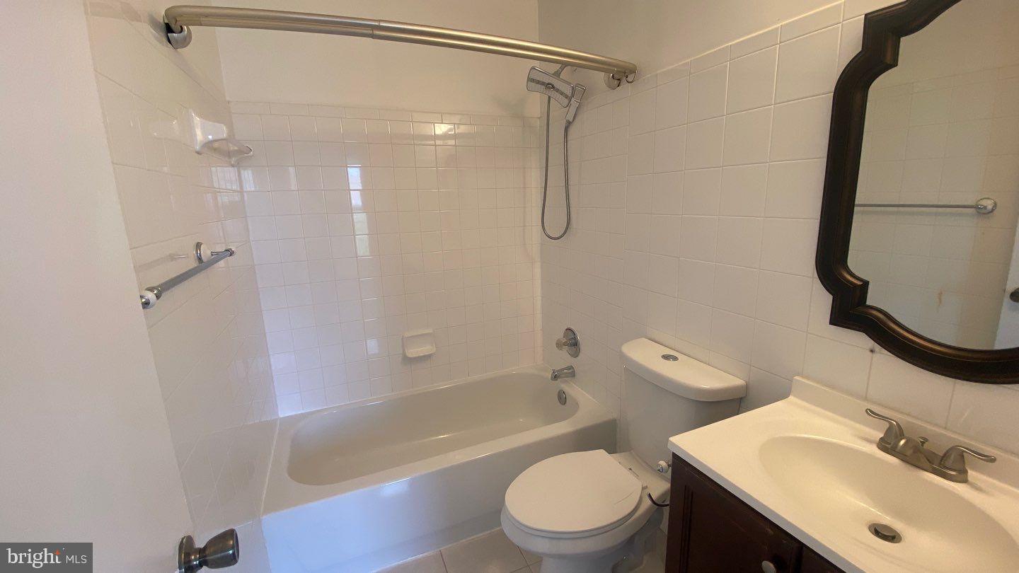 WOODCLIFFE PARK - Residential Lease