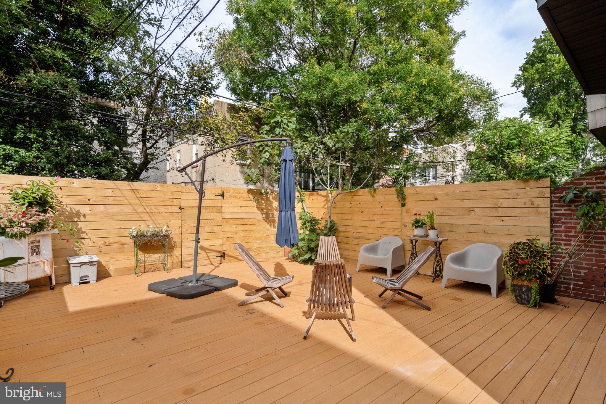 2111 SPRING GARDEN STREET