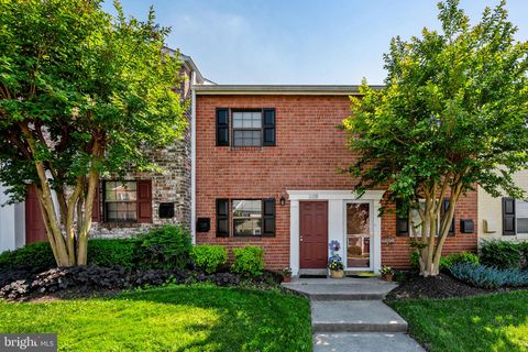 Photo of 11109 Rock Garden Drive, FAIRFAX, VA 22030 (MLS # VAFC2008352)