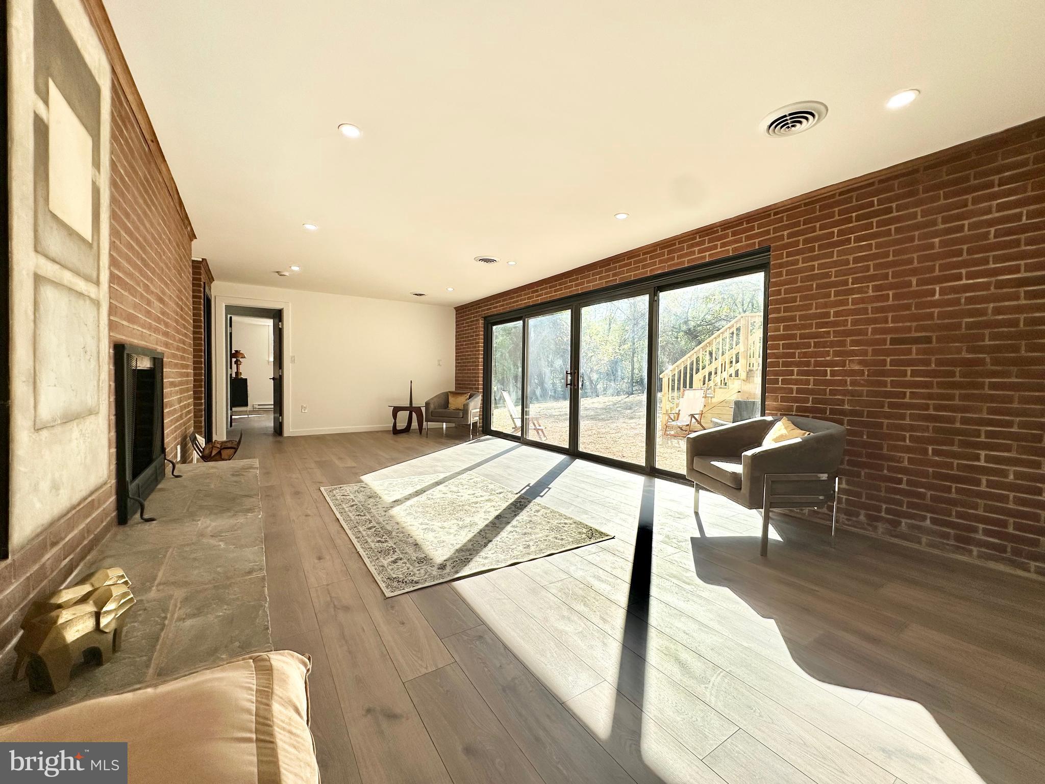 ASHTON POND - Residential