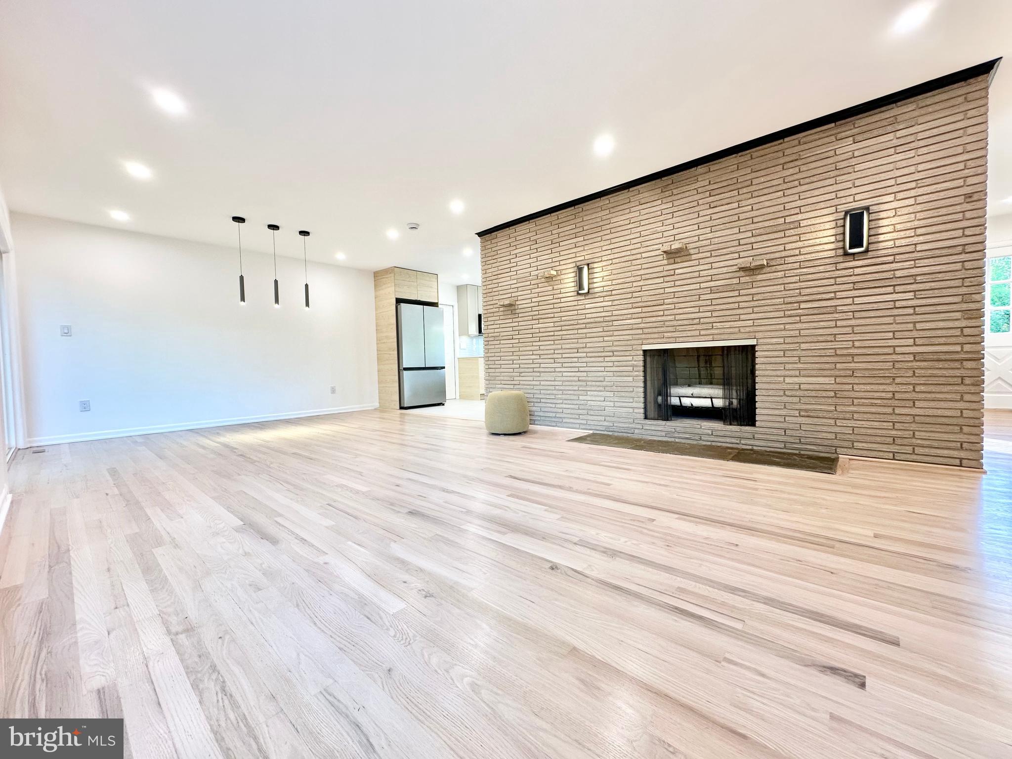 ASHTON POND - Residential