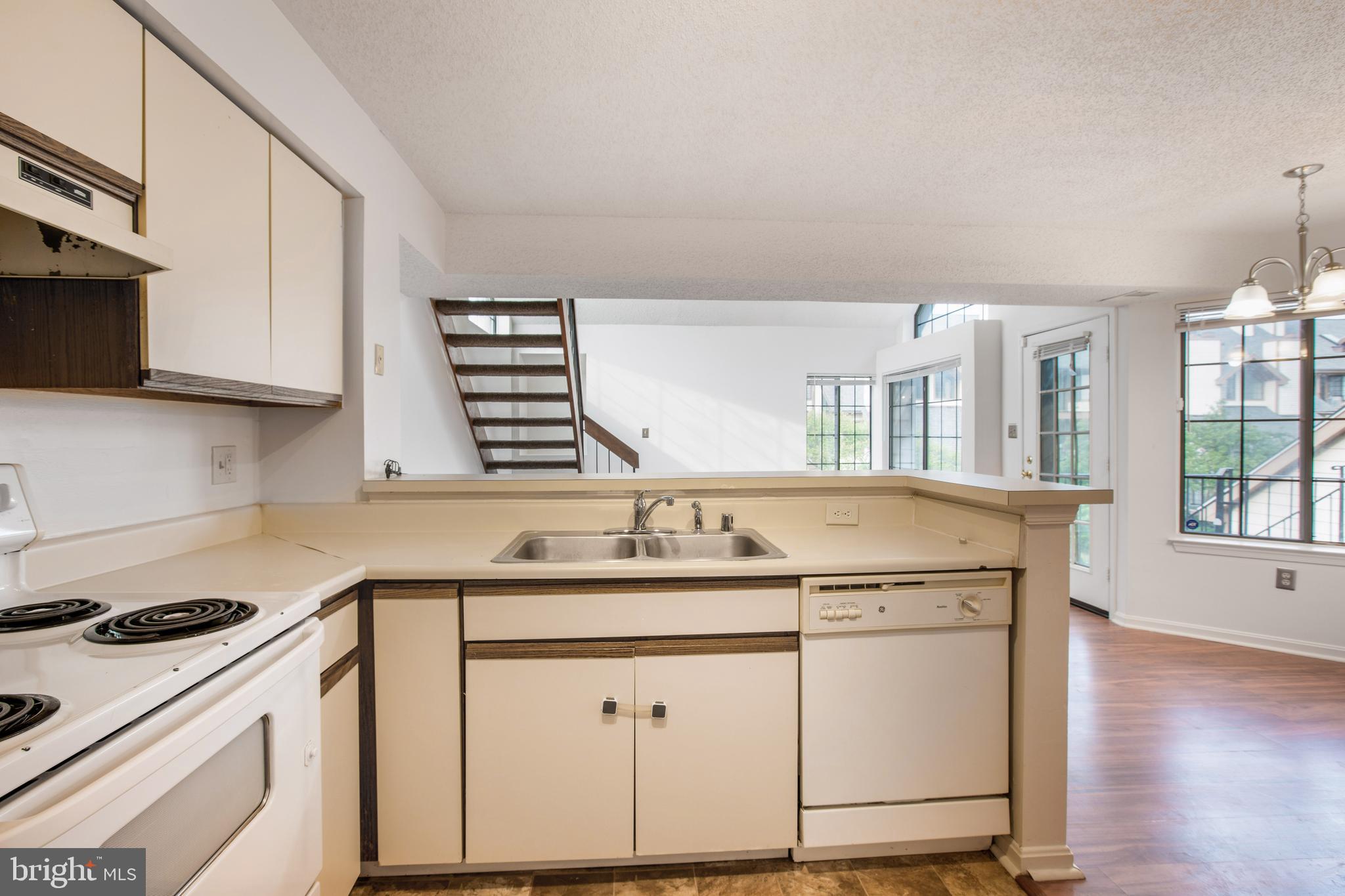 LAUREL RIDGE - Residential Lease