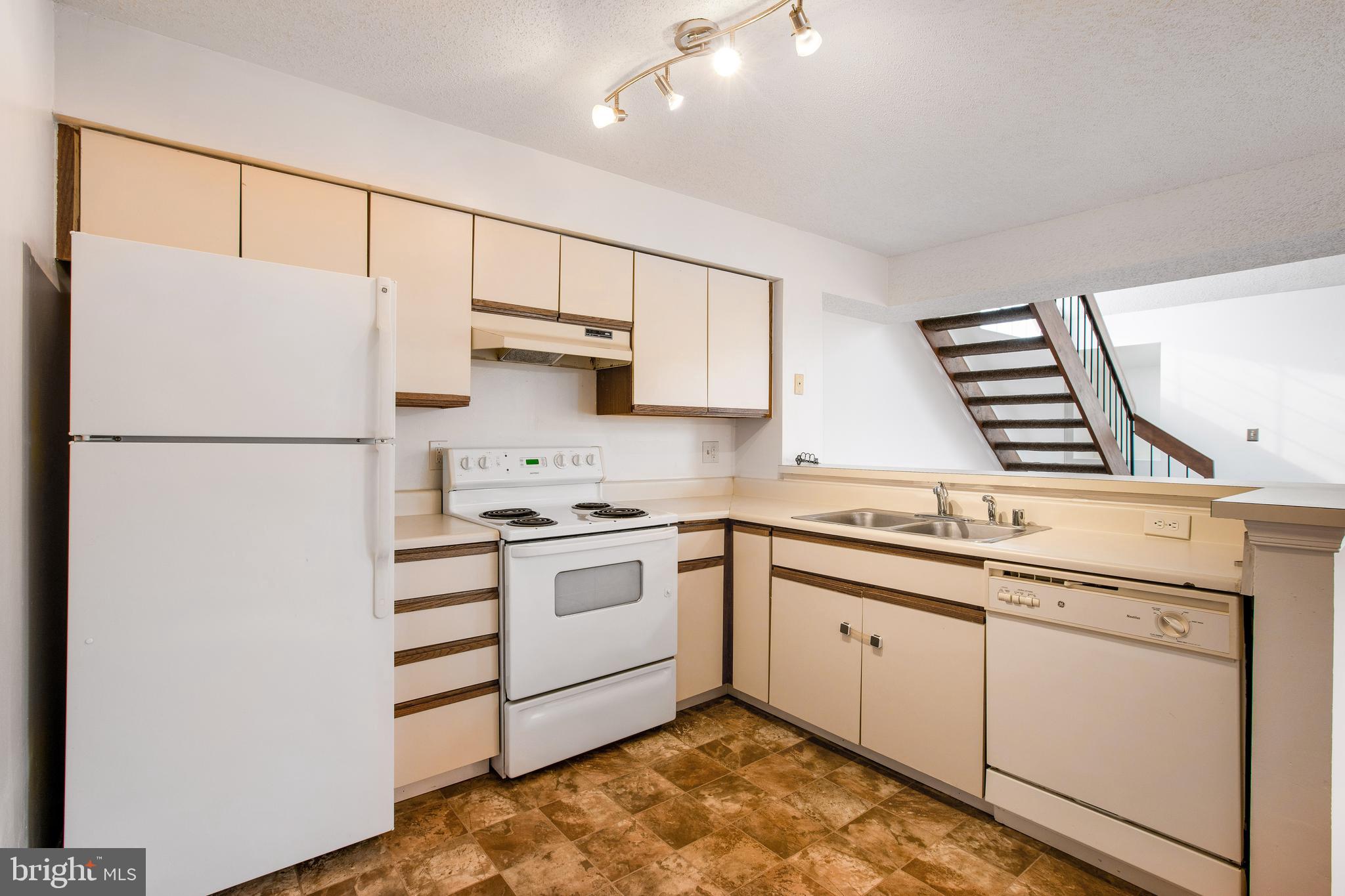 LAUREL RIDGE - Residential Lease