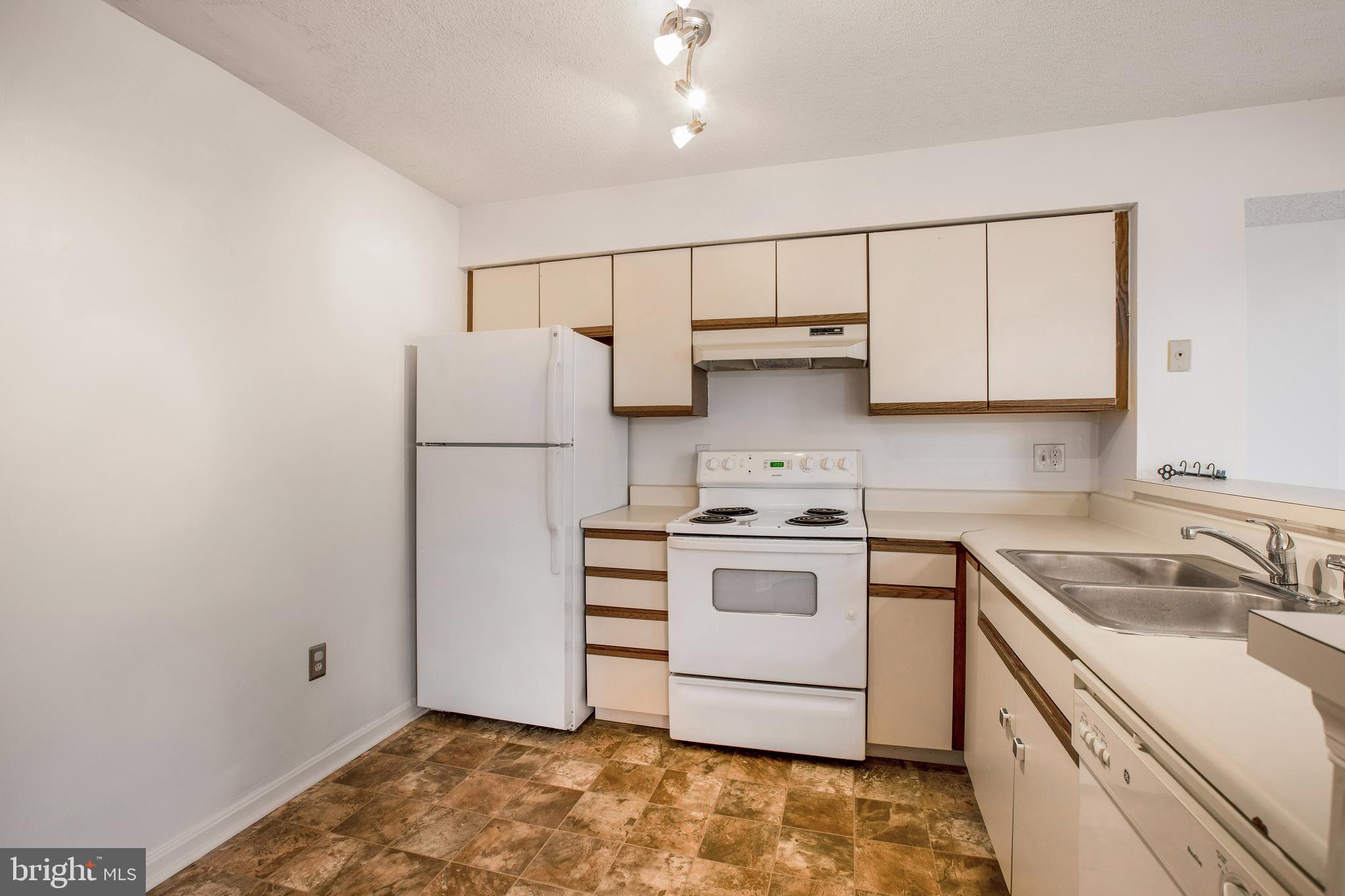 LAUREL RIDGE - Residential Lease