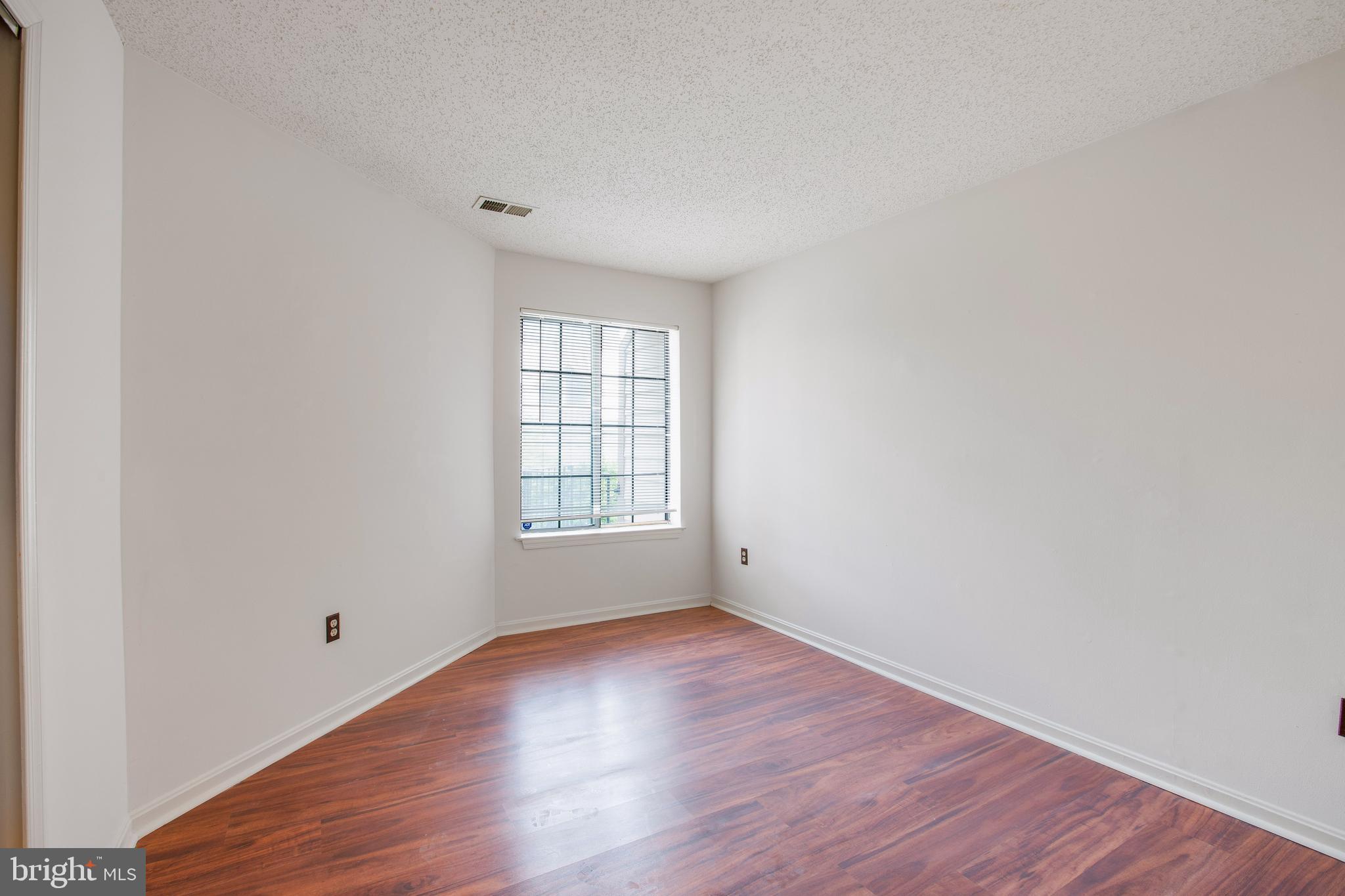 LAUREL RIDGE - Residential Lease