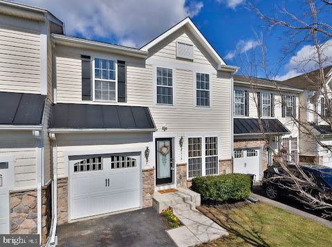 Townhouse For Sale - 7516 Helston Court<br/> HANOVER, MD 21076