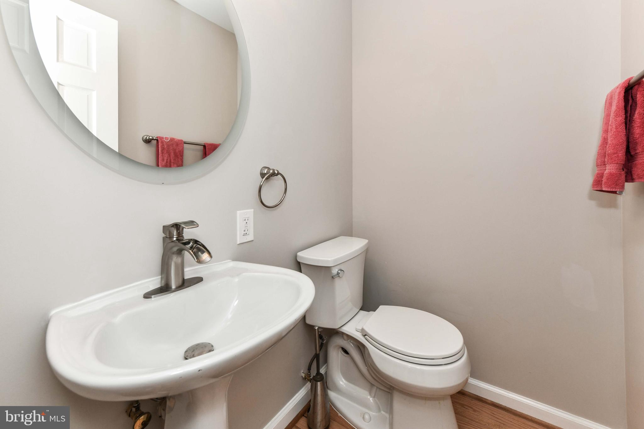 COUNTRY CLUB MANOR - Residential