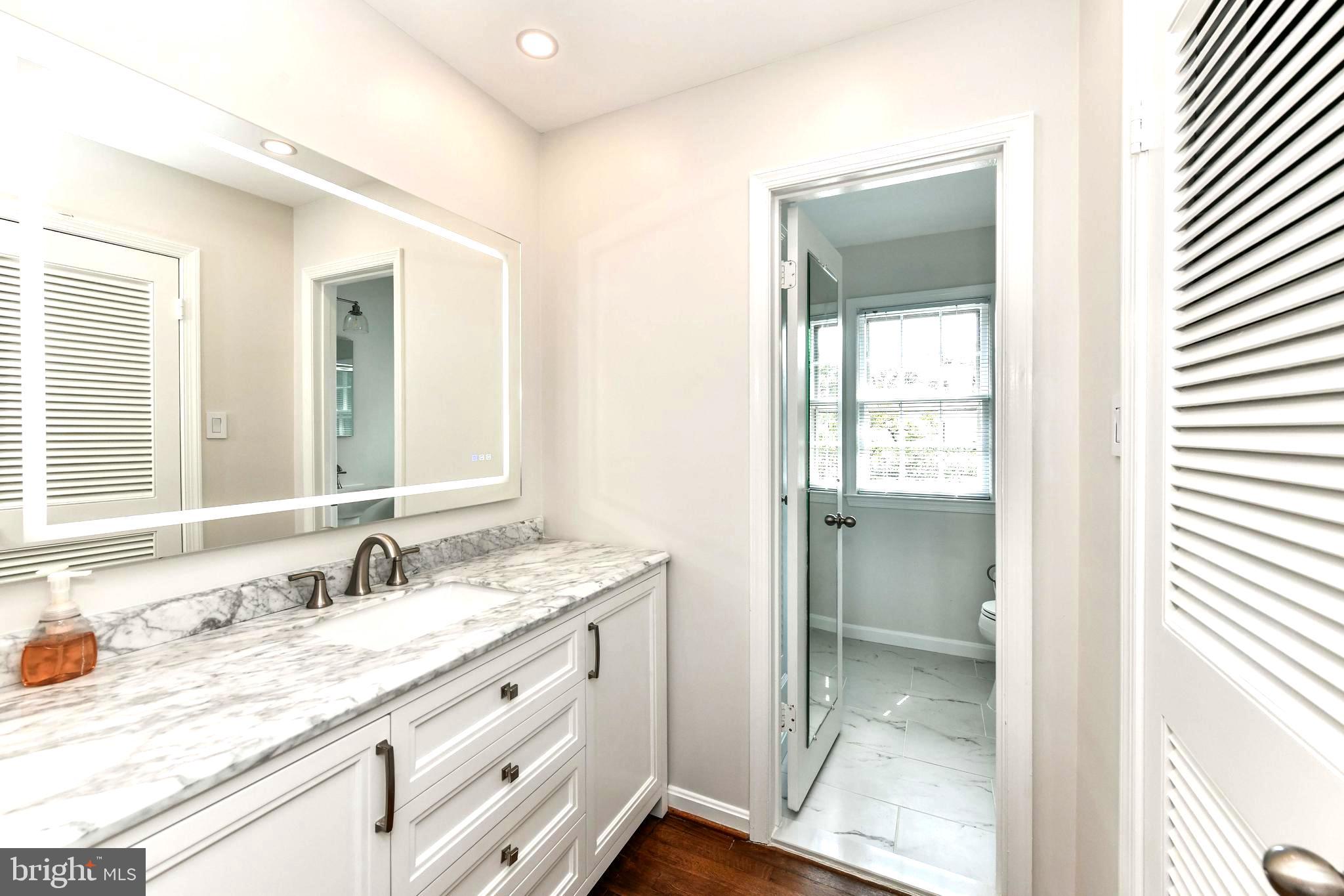 COUNTRY CLUB MANOR - Residential