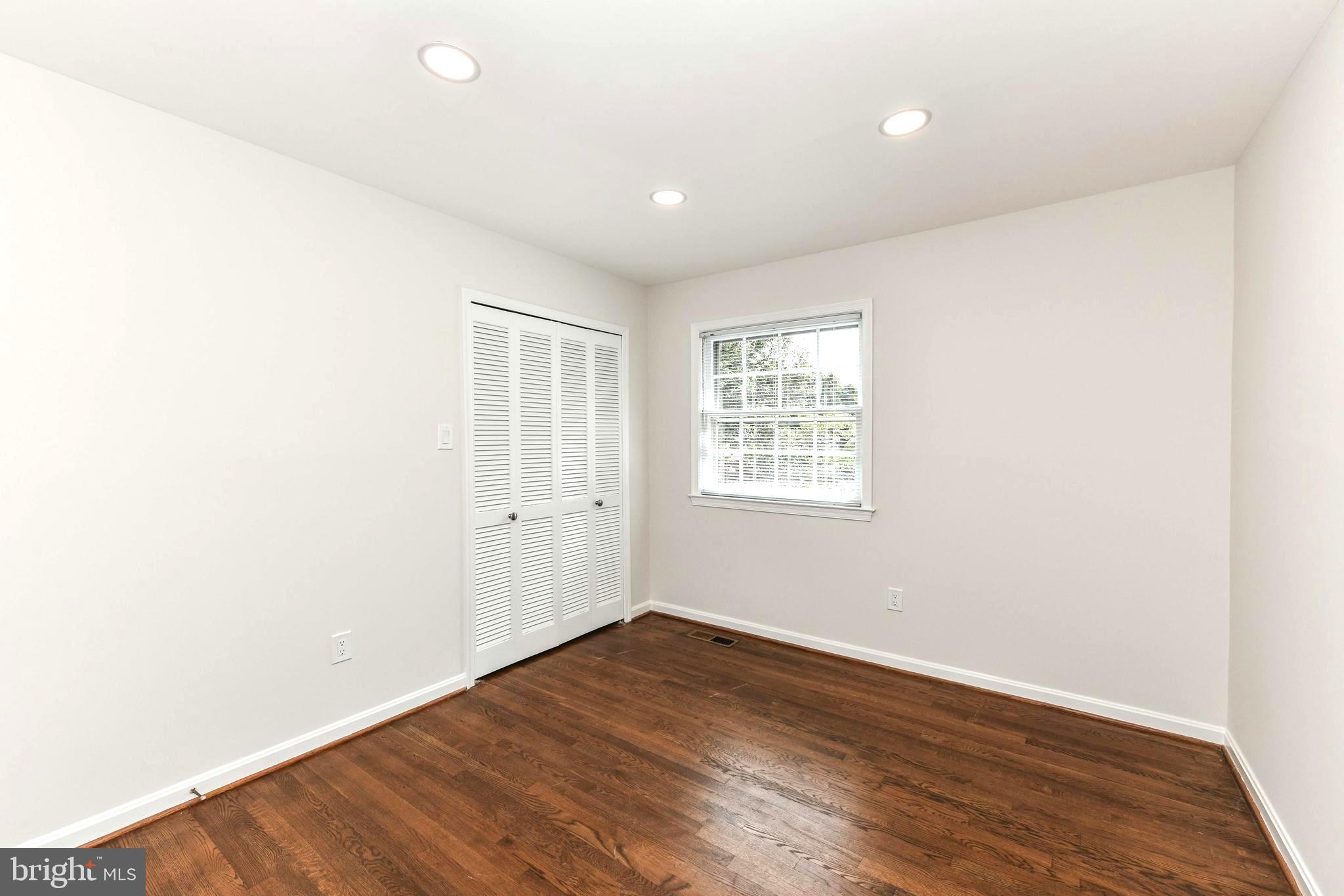 COUNTRY CLUB MANOR - Residential