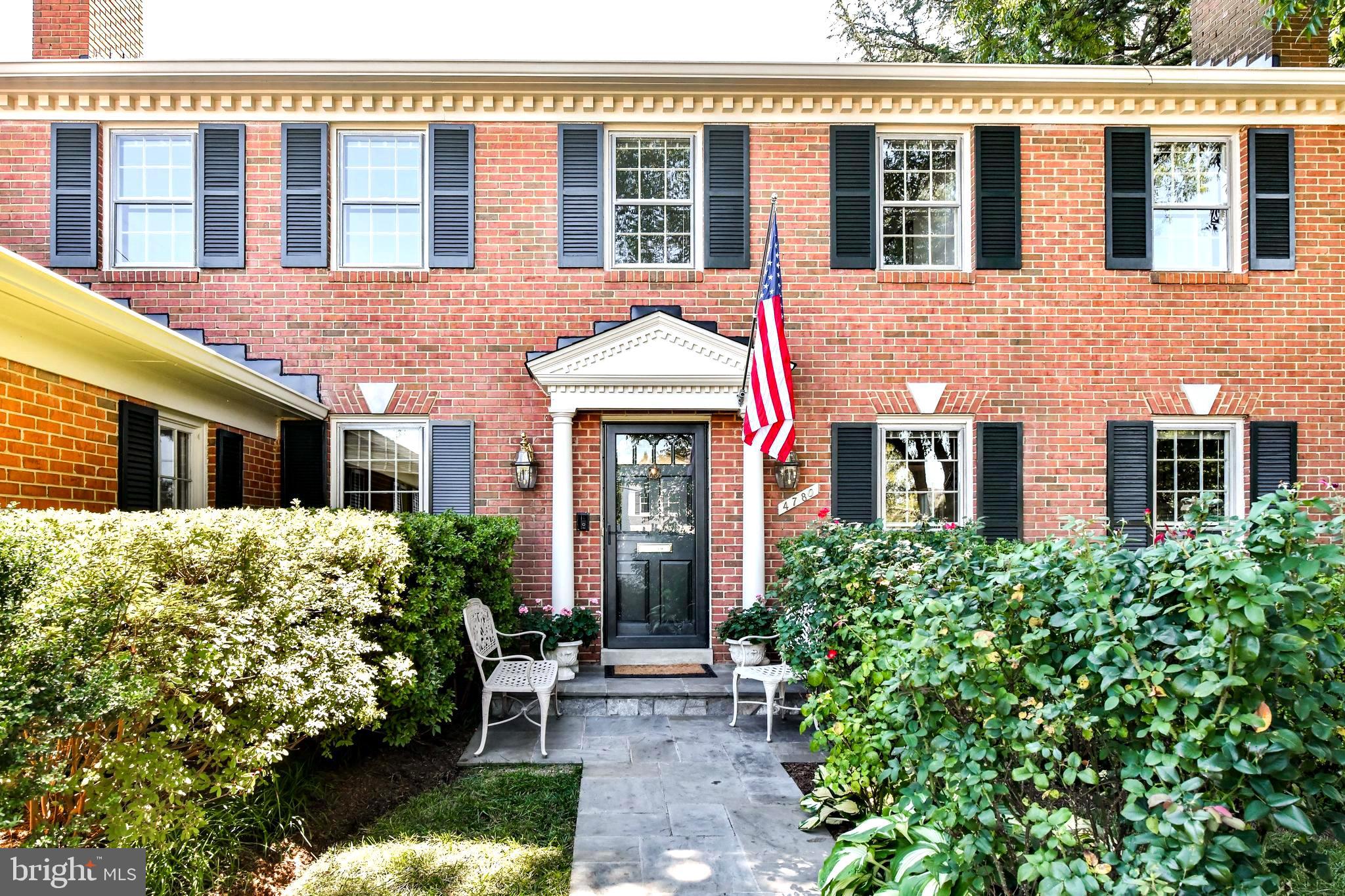 COUNTRY CLUB MANOR - Residential