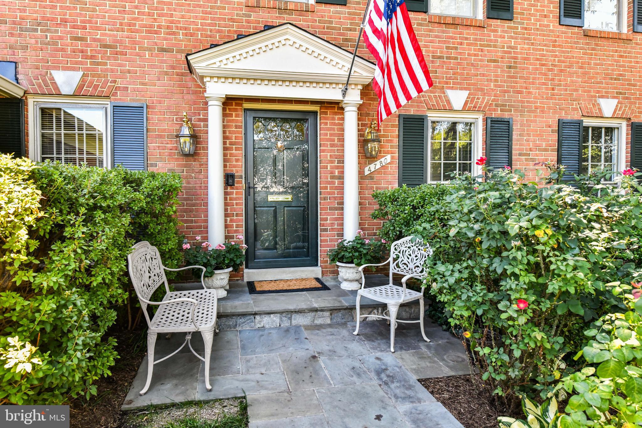 COUNTRY CLUB MANOR - Residential