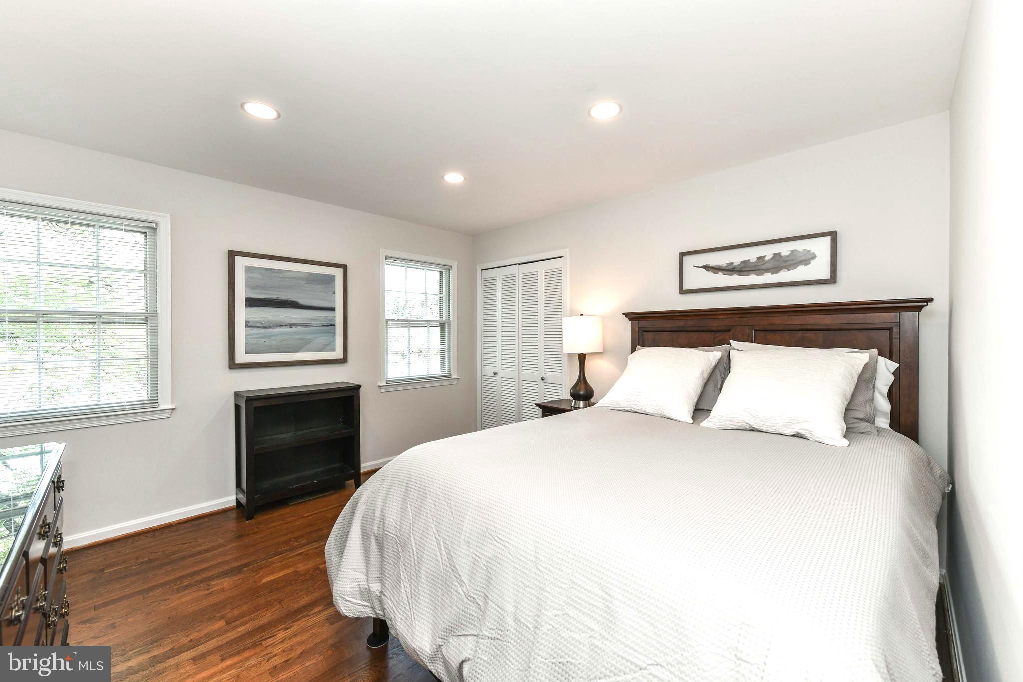 COUNTRY CLUB MANOR - Residential