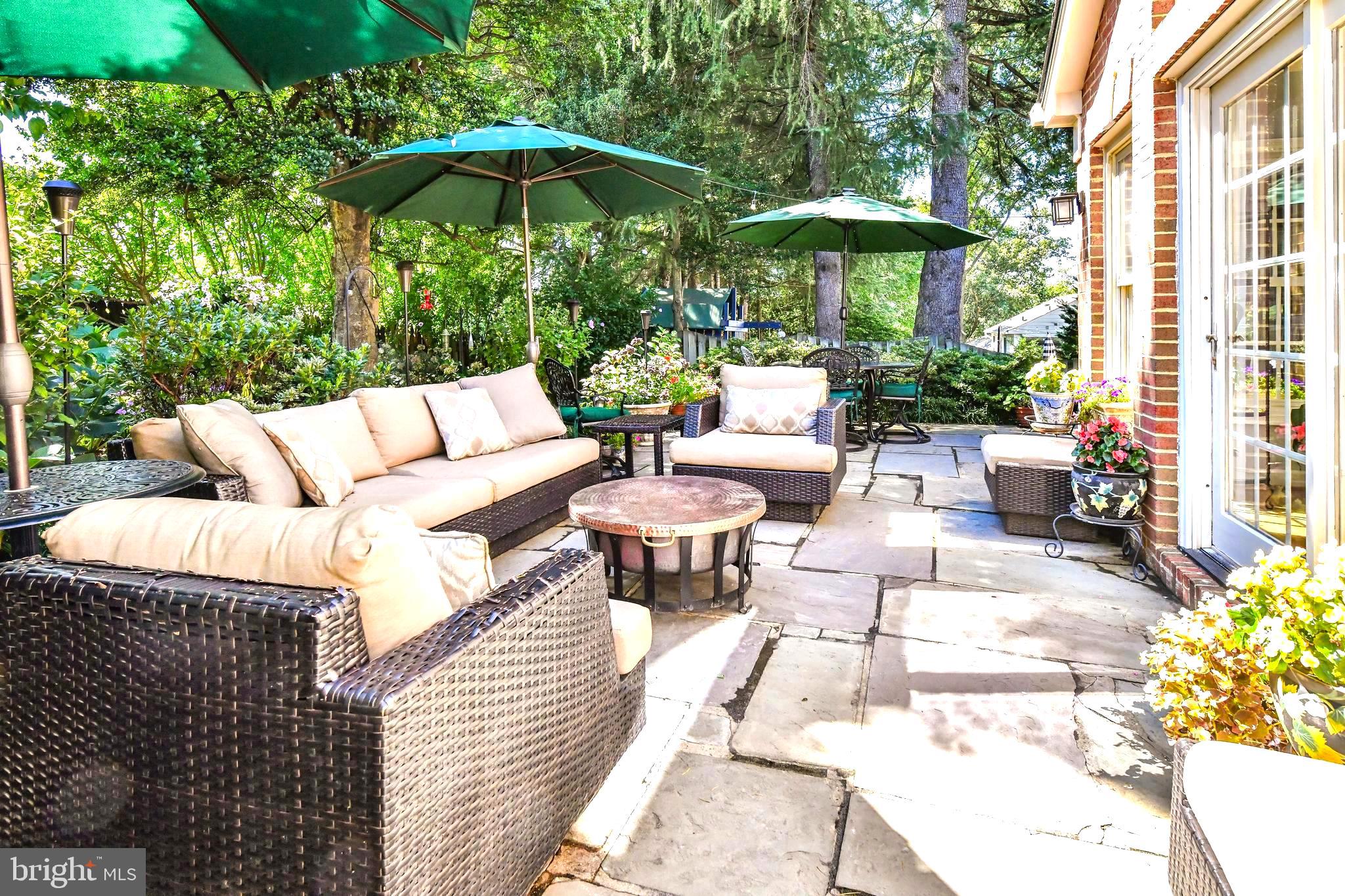 COUNTRY CLUB MANOR - Residential