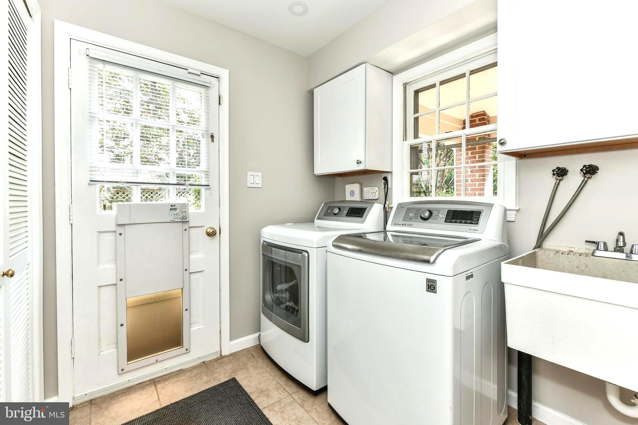 COUNTRY CLUB MANOR - Residential