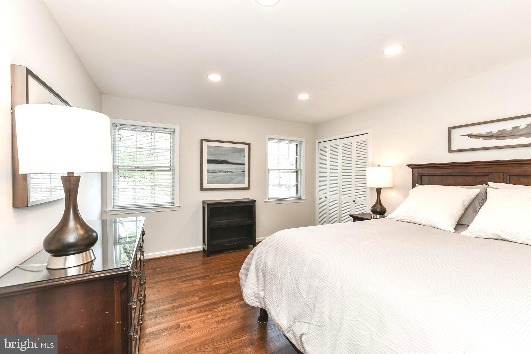 COUNTRY CLUB MANOR - Residential