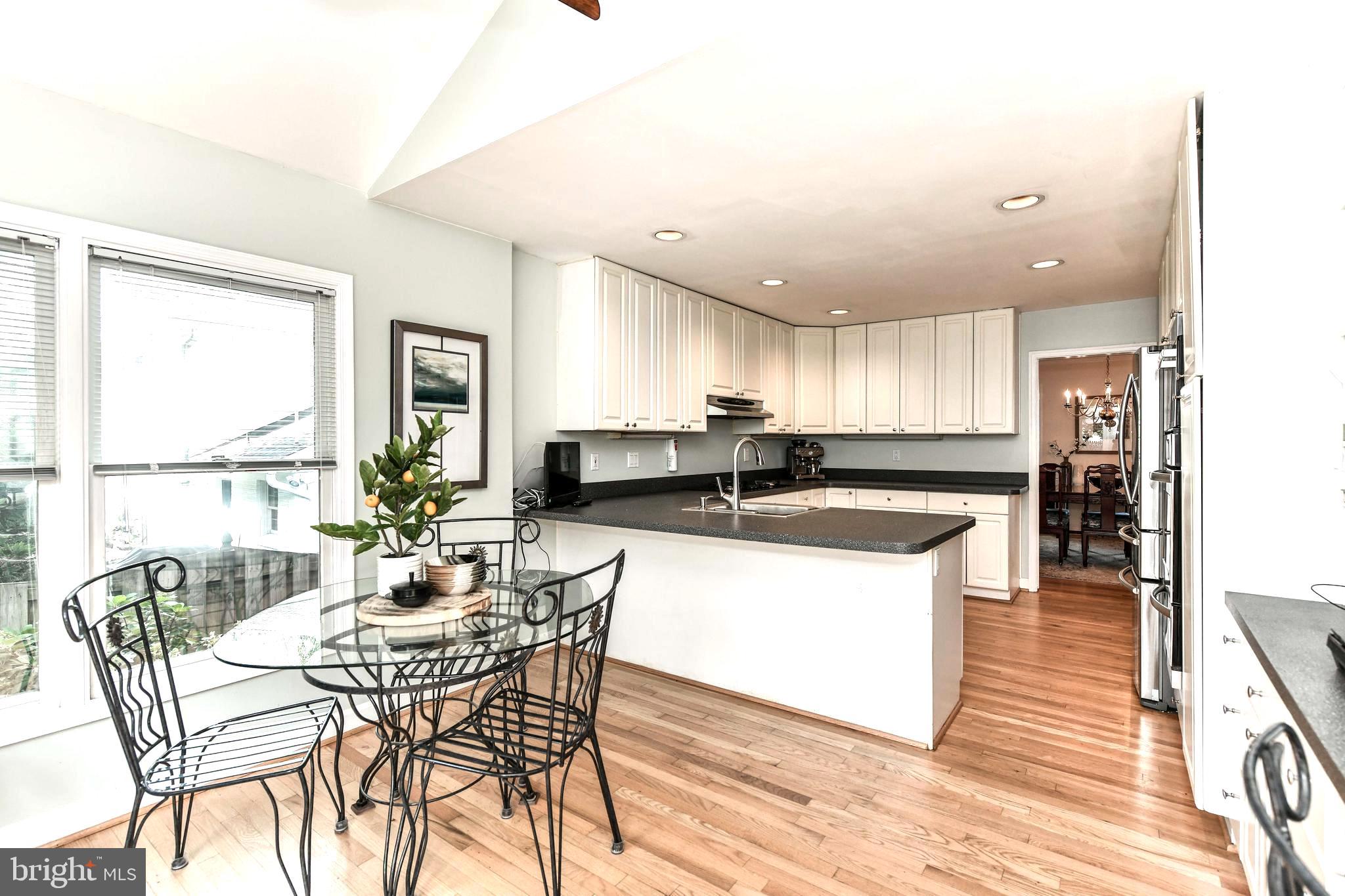 COUNTRY CLUB MANOR - Residential