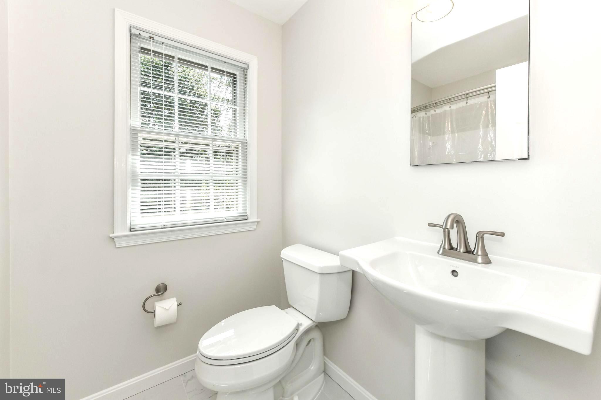 COUNTRY CLUB MANOR - Residential