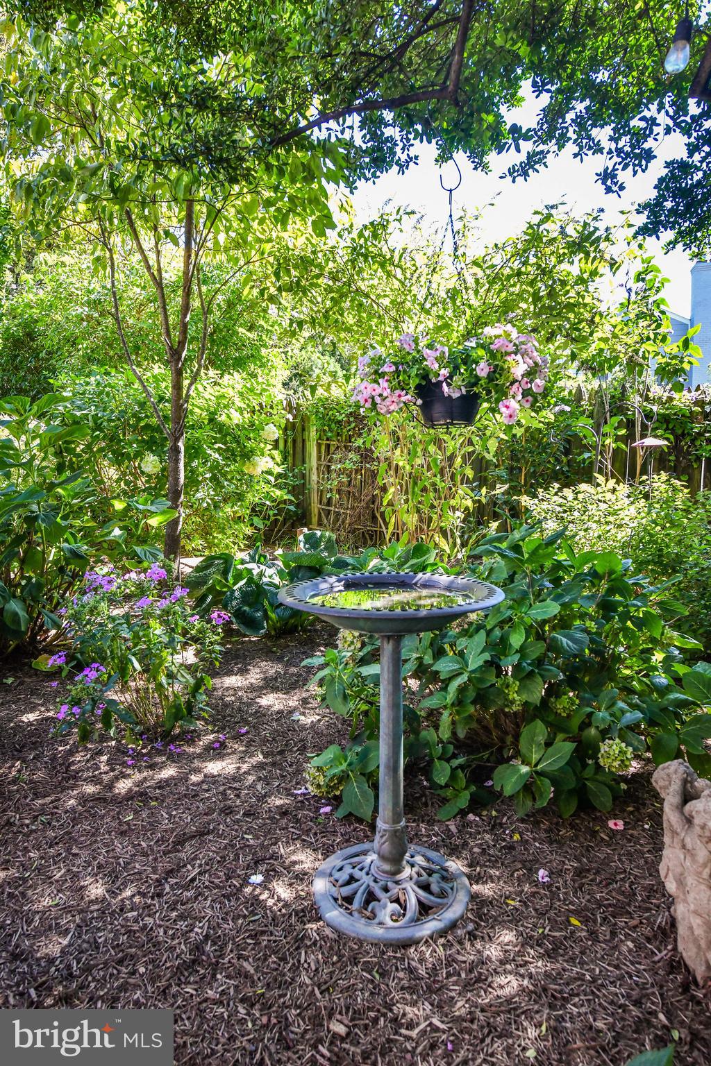 COUNTRY CLUB MANOR - Residential