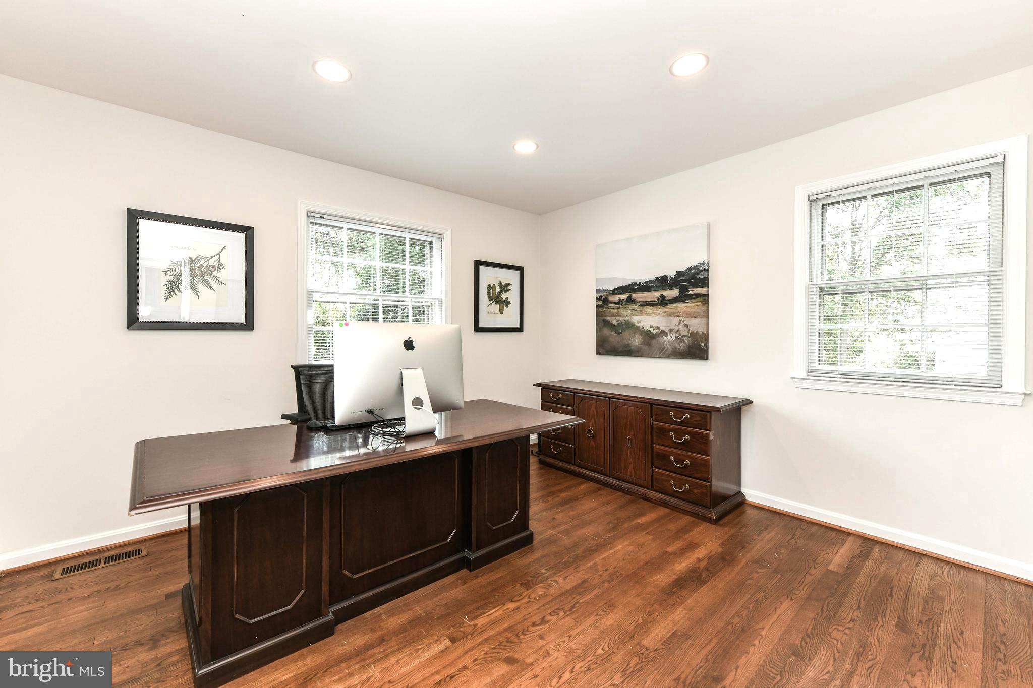 COUNTRY CLUB MANOR - Residential