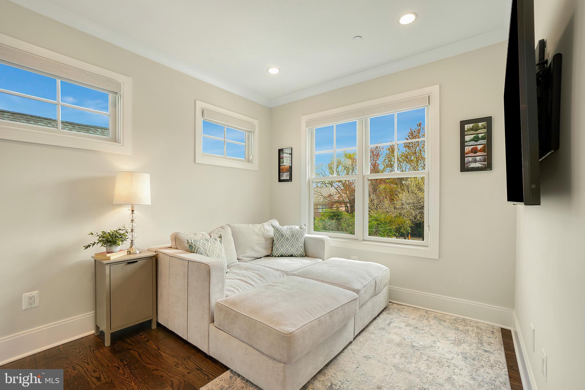 LONE OAK - Residential