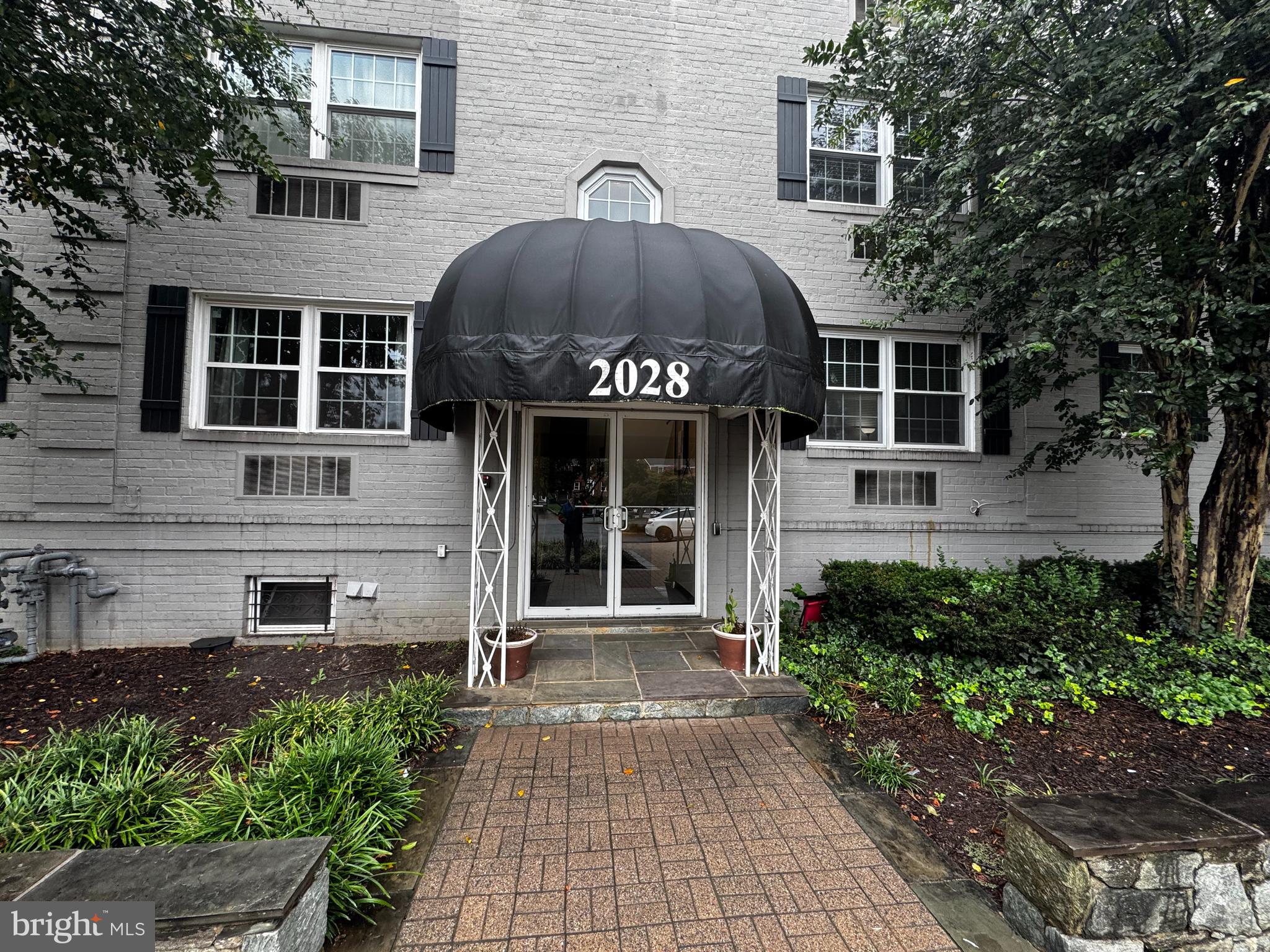 VERMONT GARDENS - Residential Lease