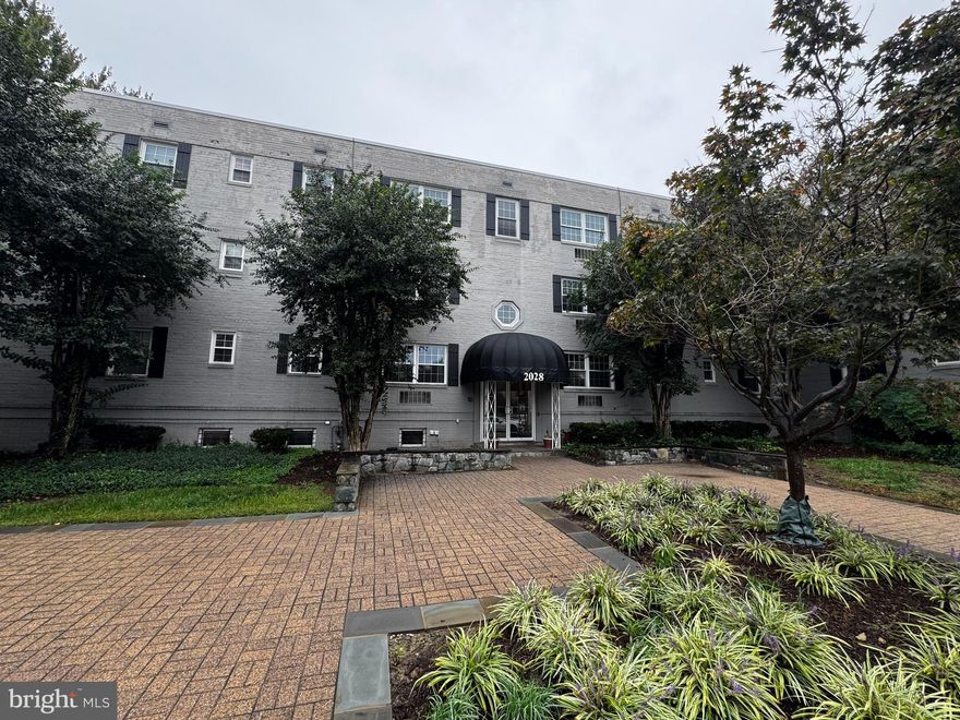 This charming 2-bedroom, 1-bathroom condo in North Arlington offers comfort and convenience in a prime location. Internet is included in the rent! Featuring carpeted floors throughout, with beautiful hardwood in the kitchen and bathroom, the home includes a fully equipped kitchen with stainless steel appliances. The bathroom feels like new and offers a luxurious rain shower. Ample storage is provided, with a hallway walk-in closet and closets in each bedroom. Condo amenities include access to a community pool.

Located within a mile of popular coffee shops like Starbucks and Compass Coffee, as well as a variety of dining options including Lebanese Taverna, Metro 29 Diner, and Cowboy Cafe. Essentials like 7-11, Walgreens, and multiple bus stops are also nearby. For commuters, the Ballston Metro is 1.3 miles away, Virginia Square Metro is 1.7 miles, and Clarendon Metro is 1.8 miles.

Qualifications: To qualify, the two lowest household incomes need to be $74,000/ year. Applicants should also have good credit and rental history.

Fees:
App Fee: $45/ per applicant
Rent: $1850
Security Deposit: $1850 (due at time of application submission)
Condo fees: $250 move in fee
Date Available: NOW!

Utilities: All utilities are included!