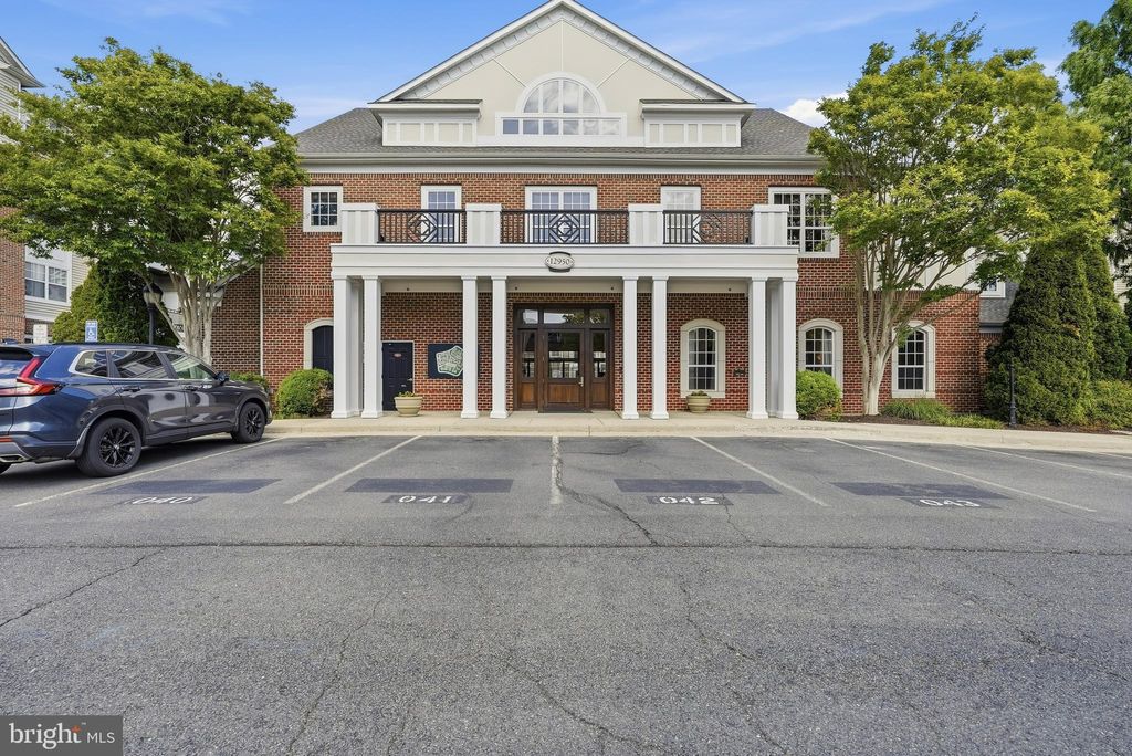 Photo of 12929 Centre Park Circle #215, HERNDON, VA 20171 (MLS # VAFX2310186)