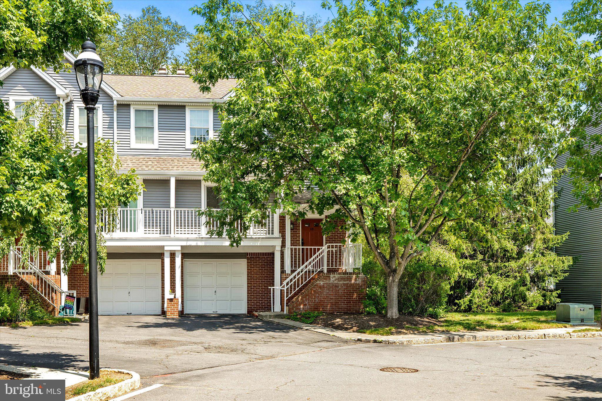 69 E SHREWSBURY PLACE