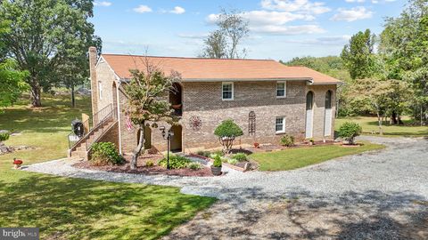 Photo of 505 Viewtown Rd, AMISSVILLE, VA 20106 (MLS # VARP2002284) Photo of 505 Viewtown Rd, AMISSVILLE, VA 20106 (MLS # VARP2002284)
