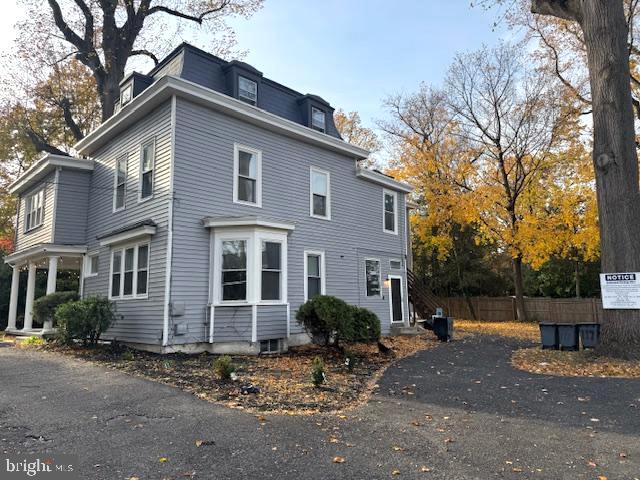 117 E WALNUT AVENUE F