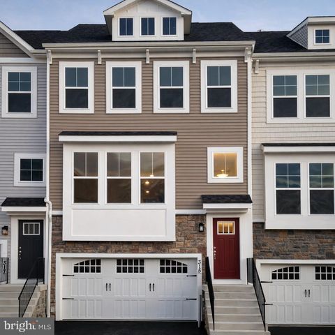 Photo of 315 Kahler Way, GLEN BURNIE, MD 21060 (MLS # MDAA2133378)