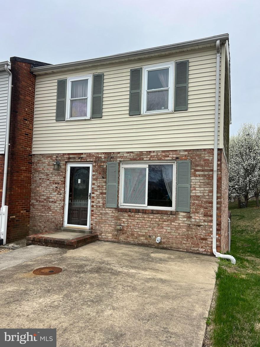 End Unit Townhome in Prime North Stafford Location – Sold As-Is

This diamond in the rough is ready for a new owner to bring it back to life! Situated in a highly sought-after North Stafford location, this end-unit townhome offers incredible potential for the right buyer. While the price reflects the need for some TLC, the home is in livable condition, making it a fantastic opportunity for investors or those looking to customize to their needs and taste.  

Enjoy the convenience of nearby shopping, dining, and easy access to major commuter routes, with a commuter lot within walking distance. Don’t miss your chance to add your personal touch and build equity in this well-located property! Sold strictly as-is.