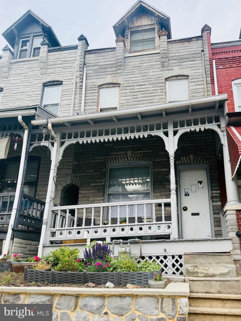 Townhouse For Sale - 131 Pear Street<br/> READING, PA 19601