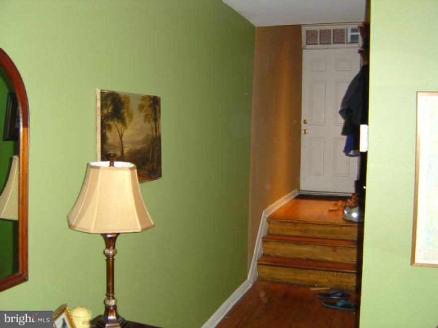 Located just off the Headhouse Market, with views from this corner unit, this location boasts a walk score of 97 out of 100!!!  Right at 2nd and Pine Steets, this well designed floor plan offers a true foyer as you enter leading to the open concept great room with living, dining, and kitchen with breakfast bar.  A working fireplace as a centerpiece in this naturally well lit space is perfect for relaxing and entertaining.  A private, gated community, this unit comes with a washer dyer, a large master bedroom with a semi walk-in closet, and a small semi-private deck overlooking the common garden and patio area (2 other units walk past it to get to their doors, but it has only ever been used by this units occupants).  A corner unit, great location, well designed floorplan optimizing space and functionality, come see this unit before it's gone.