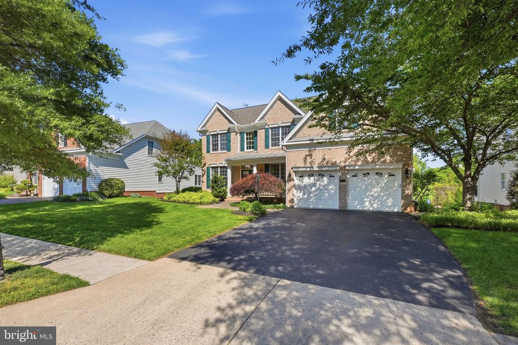 Photo of 15137 Golf View Drive, HAYMARKET, VA 20169 (MLS # VAPW2119236)