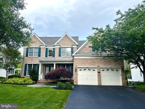 Photo of 15137 Golf View Drive, HAYMARKET, VA 20169 (MLS # VAPW2119236)