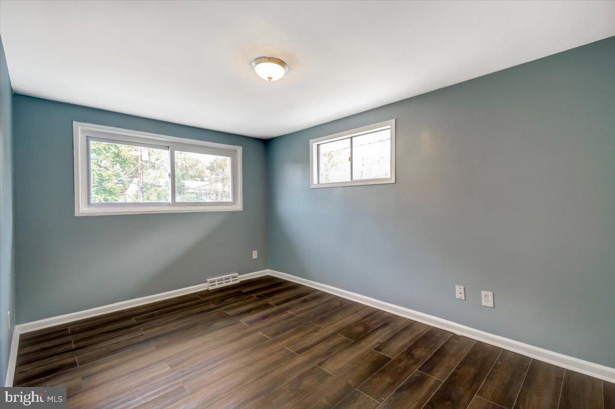 KENT VILLAGE - Residential