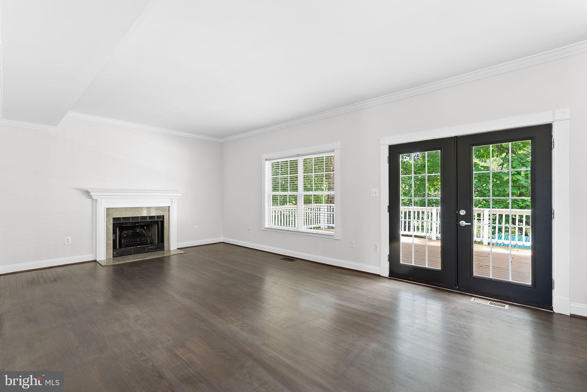 ASHBURN VILLAGE - Residential